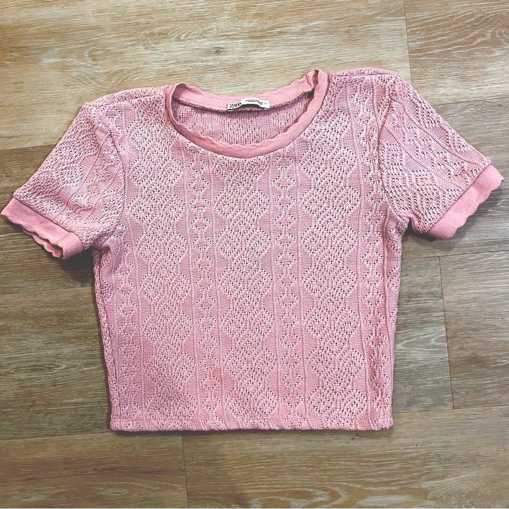 Zara knit cropped short sleeve pink cable knit pullover sweater top. Size Small.